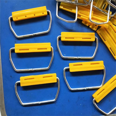 Steel-handle-making-and-plastic-roller-assembling-machine